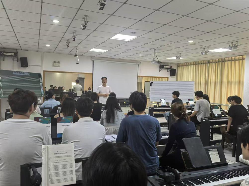 秋季开学第一课1.jpg 秋季开学第一课1.jpg